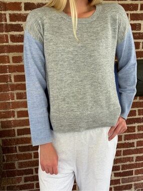Women’s Colorblock Crewneck Sweater in Light Gray and Light Blue